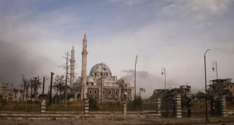 كيف غيّر الأسد معالم مسجد خالد بن الوليد الأثري في حمص ؟!: أخبار