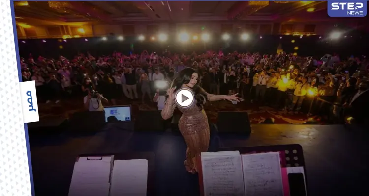 بالفيديو|| معجب يقتحم مسرح هيفاء وهبي في مصر... وردة فعل غير متوقعة من الأخيرة: أخبار