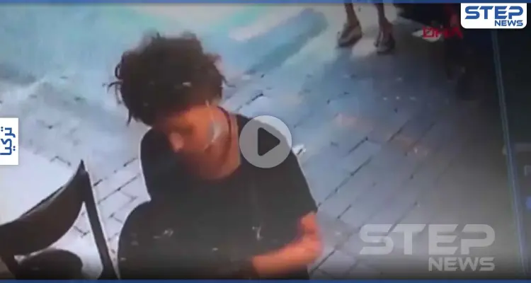 حادثة تُشعل الإعلام التركي.. امرأة تتبول وسط الشارع في إزمير وهي تبتسم (فيديو): أخبار