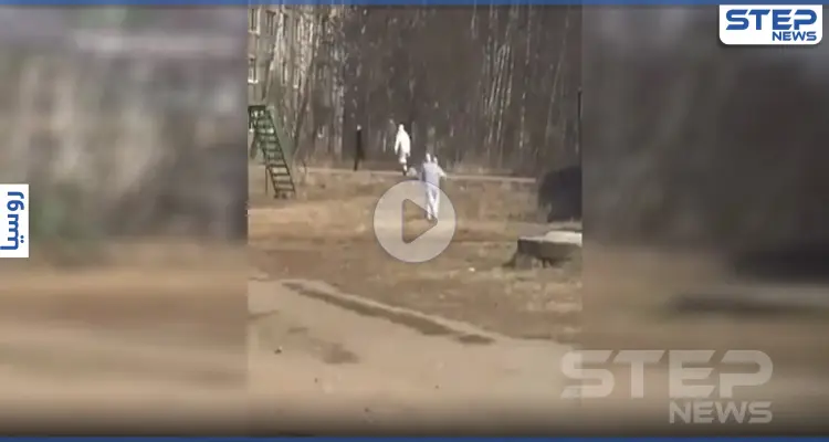 بالفيديو|| مطاردة مضحكة.. رجال الصحة يحاولون الإمساك بشابٍ انتهك قواعد الحجر: أخبار