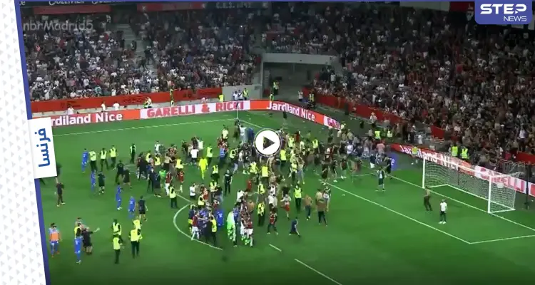 بالفيديو|| إيقاف مباراة في الدوري الفرنسي بعد اقتحام الجماهير لأرض الملعب والهجوم على اللاعبين: أخبار
