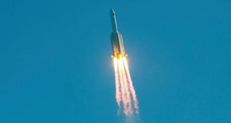 الصاروخ الصيني الشارد.. السفارة الصينية في السعودية ترّد على التساؤلات بشأن مخاطر سقوطه: أخبار