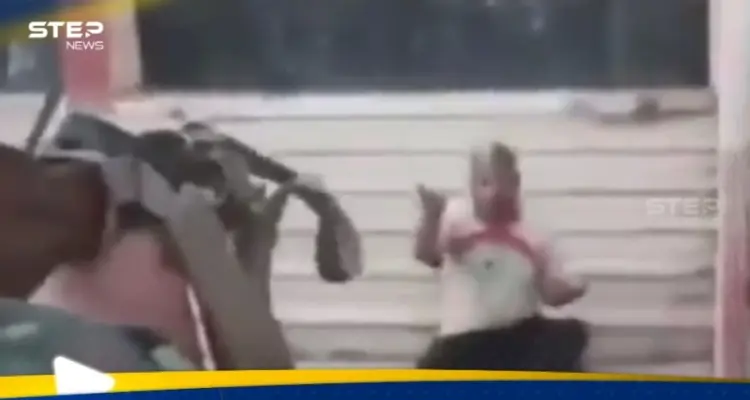 بالفيديو|| عسكري يقتل مدنيا وسط الشارع في السويداء لأنه "درزي": أخبار