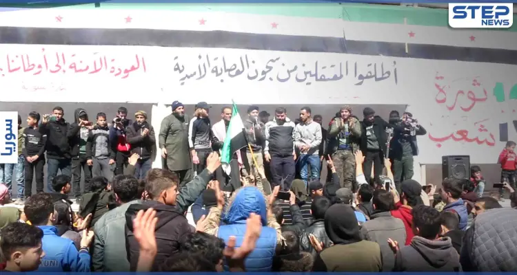 خروج مظاهرة في مدينة إدلب منددةً بانتخابات النظام السوري ودعماً لاستمرار الثورة السورية: أخبار