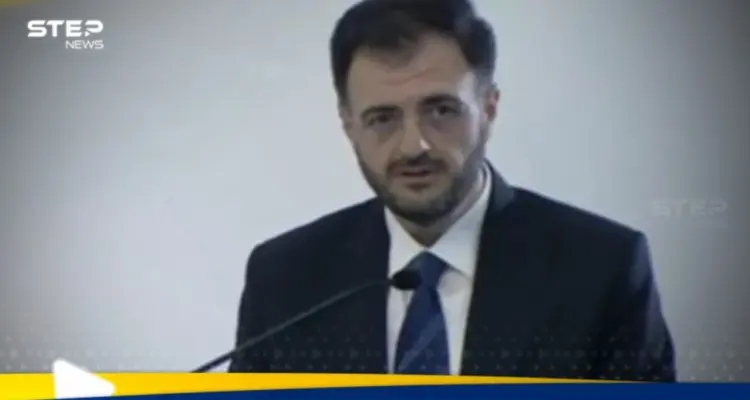 شاهد|| ينتظر دوره.. وزير الاتصالات السوري يثير إعجاب الجماهير بتصرف غير متوقع: أخبار