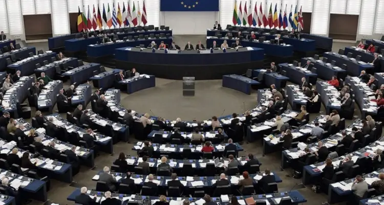 البرلمان الأوروبي يقر منح طالبي اللجوء تأشيرات “إنسانية” للدخول إلى أوروبا: أخبار