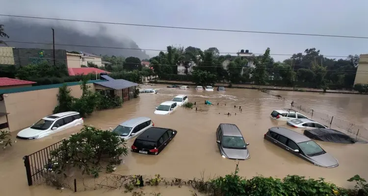 انهيار جسر يربط إقليم كردستان بنينوى والأمن يجلي المحاصرين جراء السيول في كركوك: أخبار