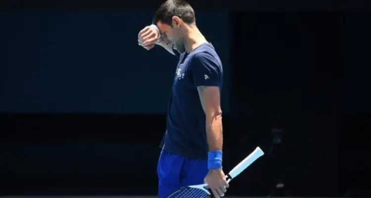 احتجاز لاعب التنس المصنف أول عالمياً نوفاك جوكوفيتش في أستراليا لتمثيله تهديداً للعامة: أخبار