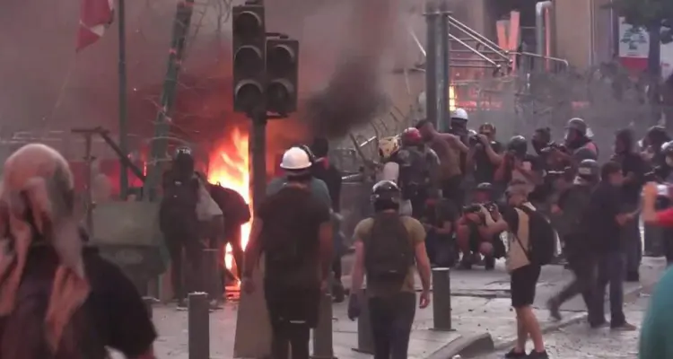 بالفيديو|| معركة أمام بوابة مجلس النواب اللبناني.. والسعودية تكشف مشكلة لبنان الرئيسية: أخبار