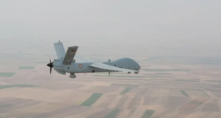 مسيّرة تركية تُصفّي قيادات لدى "قسد" باستهداف مقرهم في عين العرب شرقي حلب (صور): أخبار