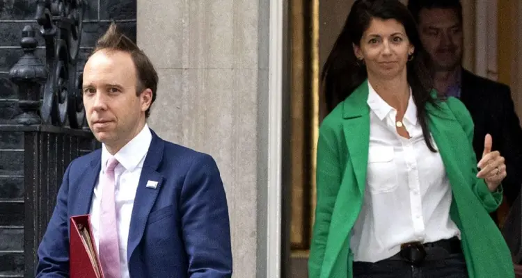 "فضيحة القبلة" تدفع وزير الصحة البريطاني إلى تقديم استقالته: أخبار