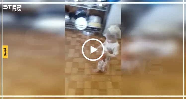بالفيديو|| ردة فعل مفاجئة لأم وجدت طفلتها تعبث بالطحين.. وموجة تفاعل على "تويتر": أخبار