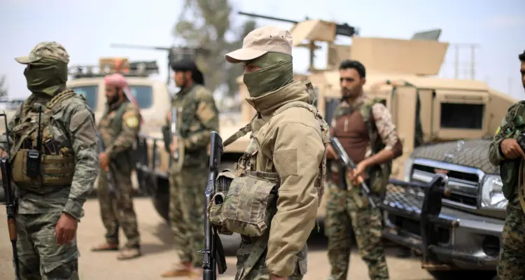 "فصائل المعارضة" الموالية لأنقرة تقصف مستودعات أسلحة "قوات قسد".. ومقتل اثنين من قيادييها بانفجار سيارتهما: أخبار