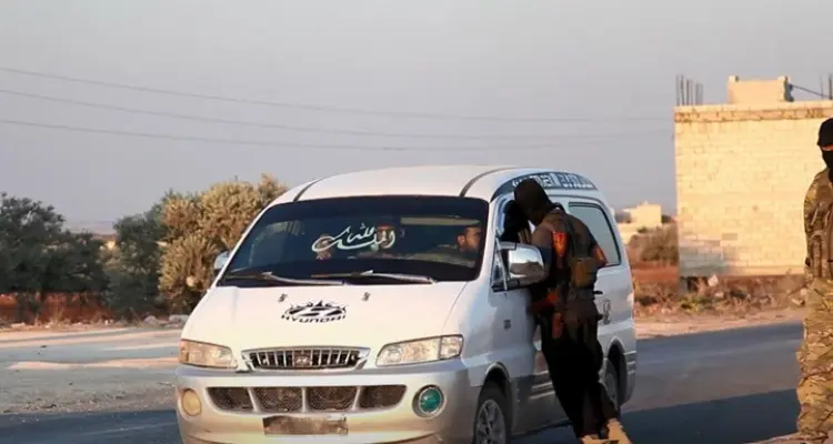 "تحرير الشام" تُغلق معابرها بوجه المدنيين وقيادي في الهيئة يكشف السبب!!: أخبار