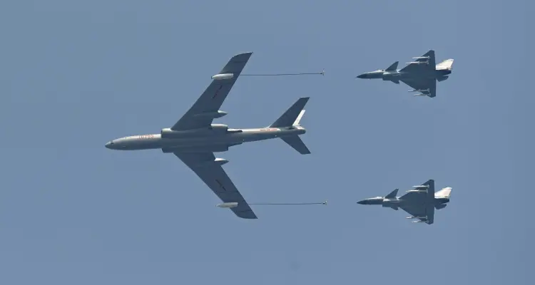 في أحدث تصعيد.. 27 مقاتلة صينية تخترق منطقة عازلة للدفاعات الجوية التايوانية: أخبار