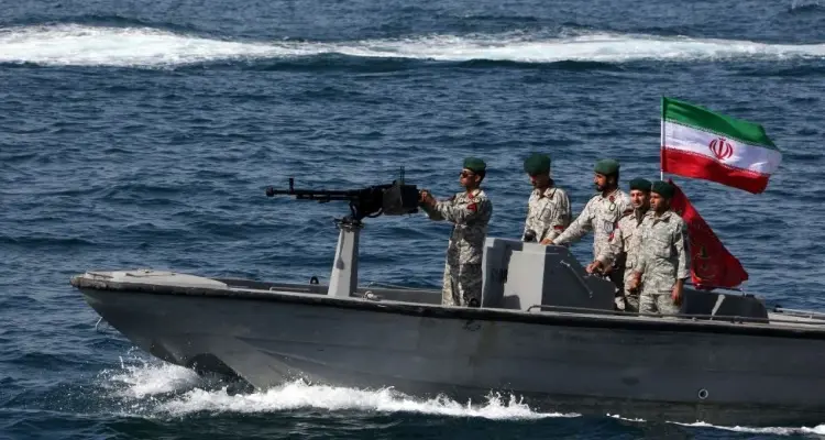 بالفيديو || إنزال جوي إيراني لاستعادة ناقلة نفط صادرها الجيش الأمريكي في خليج عمان: أخبار