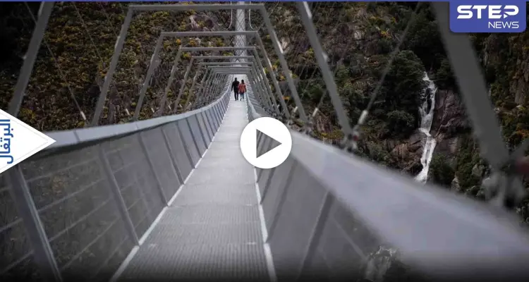 شاهد بالفيديو|| مشهد أغرب من الخيال.. أطول جسر معلق مخصص للمشاة في العالم تدشنه هذه الدولة بين الجبال: أخبار