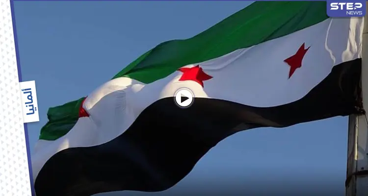 بالفيديو|| مشجع يرفع علم الثورة السورية في مباراة برشلونة وشتوتغارت: أخبار