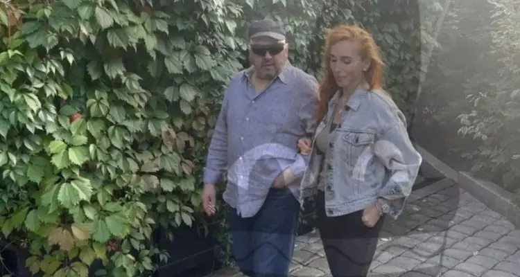 بعد إقالته والغموض حول مصيره.. صورة ظهرت فجأة لجنرال "يوم القيامة" مع زوجته: أخبار