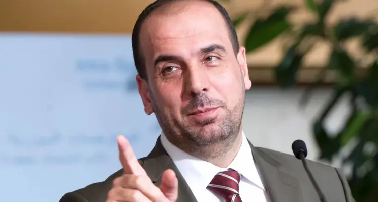 رئيس الائتلاف السوري المعارض يطالب تنظيماً مسلحاً بمغادرة سوريا.. ويركز في طلبه على أمرين: أخبار