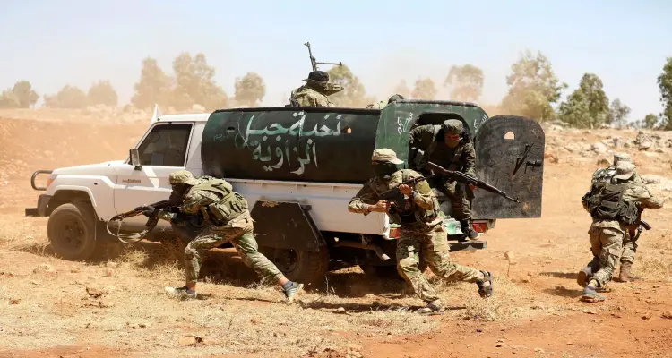 استنفار وتحشيدات عسكرية بريف حلب بعد توغّل هيئة تحرير الشام بمناطق سيطرة فصيل آخر: أخبار
