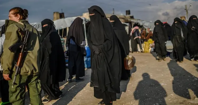 100 عائلة عراقية تغادر مخيم الهول بريف الحسكة إلى الموصل: أخبار