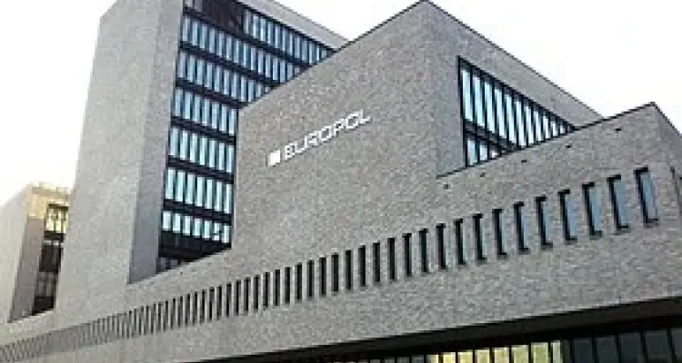 الأكثر تعقيداً في العالم.. الشرطة الأوروبية تعلن القبض على 800 شخص في أكبر عمليةٍ أمنية: أخبار