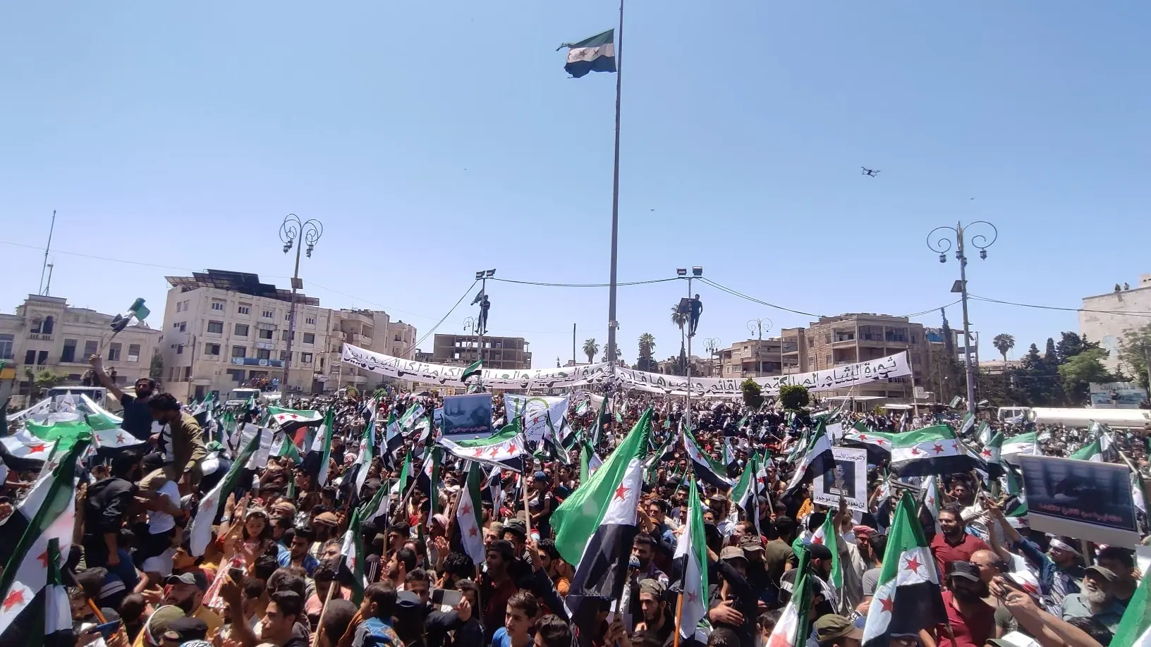 إدلب تشارك في الانتخابات السورية على طريقتها (فيديو وصور): مظاهرات في إدلب