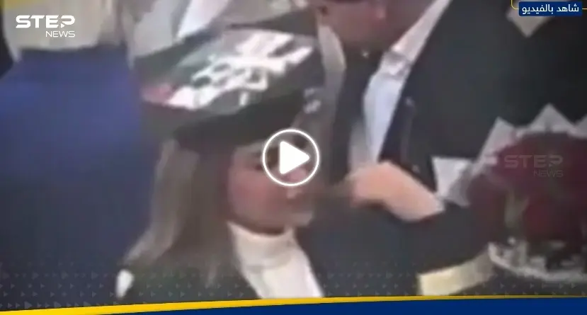 جامعة عراقية تتخذ إجراءً ضد طالبة وضعت صورة صدام حسين على قبعة تخرجها (فيديو): شاهد بالفيديو