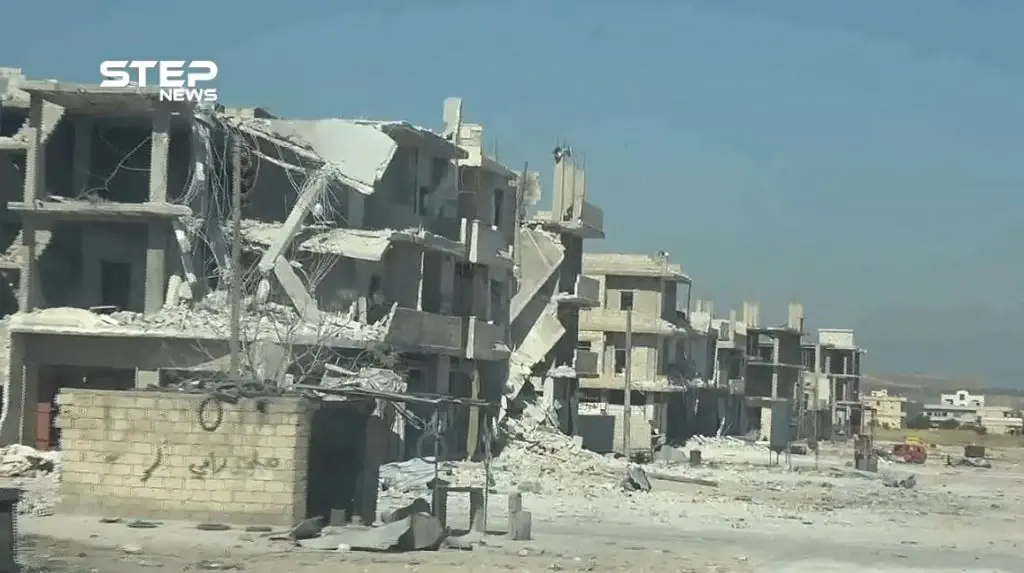 شاهد جانب من الدمار الهائل في الأحياء السكنية داخل مدينة خان شيخون جنوب إدلب جراء القصف الجوي العنيف: خان شيخون