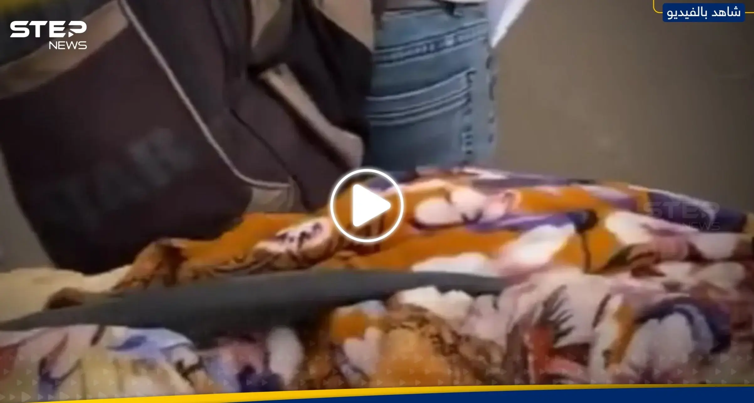 مشهد مؤثر.. أب فلسطيني يحمل جثمان ابنه في صندوق دراجته الهوائية ليدفنه: قصف جوي