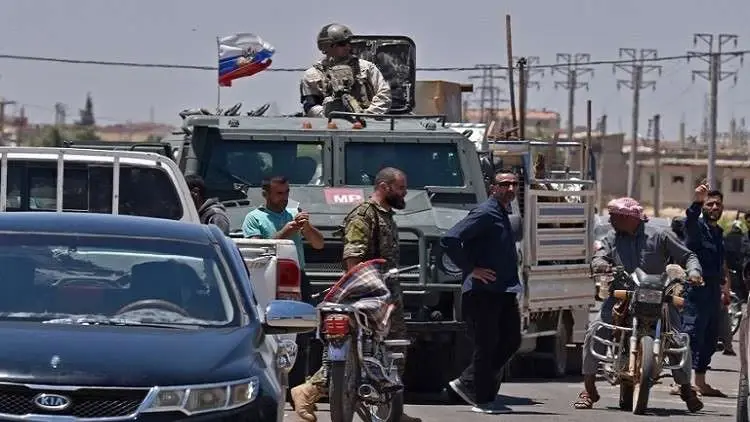 بحضور دورية روسية.. عناصر الفيلق الخامس ينهالون بالضرب على عناصر المخابرات الجوية في درعا: السهوة