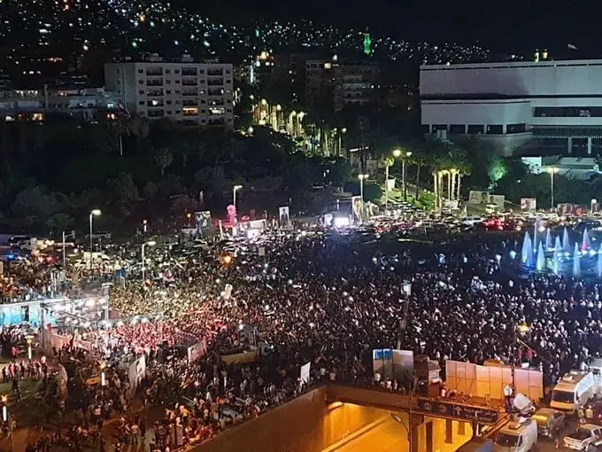 بالفيديو|| مؤيدو النظام السوري يحتفلون بعد أنباء عن فوز بشار الأسد بالانتخابات الرئاسية: فوز بشار الأسد