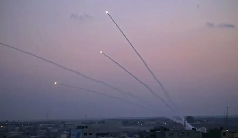 صافرات الإنذار تدوي في مستوطنات غلاف غزة.. فيديو: #غزة_تحت_القصف