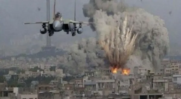 بالصور|| تصعيد عسكري.. مقتل جندي روسي بتسلل للمعارضة المدعومة تركيّاً وروسيا ترد بغارة استهدفت معسكراً: الجيش الوطني