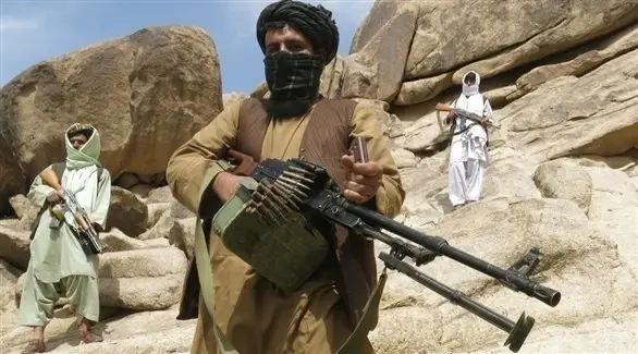 بالفيديو|| مقاتلو طالبان يسيطرون على قاعدة جوية ويوثقون لحظة استيلائهم على مروحيات عسكرية: خبر عاجل