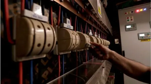 انقطاع الكهرباء عن كامل لبنان والبلاد تدخل العتمة ومصادر توضح إلى متى: كهرباء لبنان