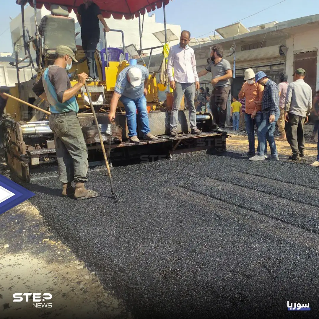 بالصور|| مع اقتراب فصل الشتاء .. تعبيد الطرق الرئيسية في مخيمات الشمال السوري: مخيمات الشمال السوري