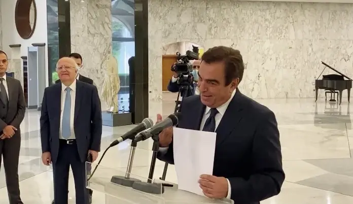 بالفيديو|| رد فعل جورج قرداحي في أول مؤتمر صحفي له كوزير على صحفية سألته سؤالاً حساساً: جورج قرداحي