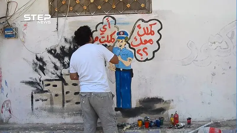 جدارية للرسام الغرافيتي عزيز أسمر عن حال السوريين في تركيا: سلايد رئيسي