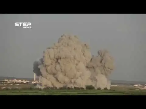 شاهد غارات روسية بالصواريخ الأرتجاجية على أطراف مدينة اللطامنة شمال حماة: اللطامنة