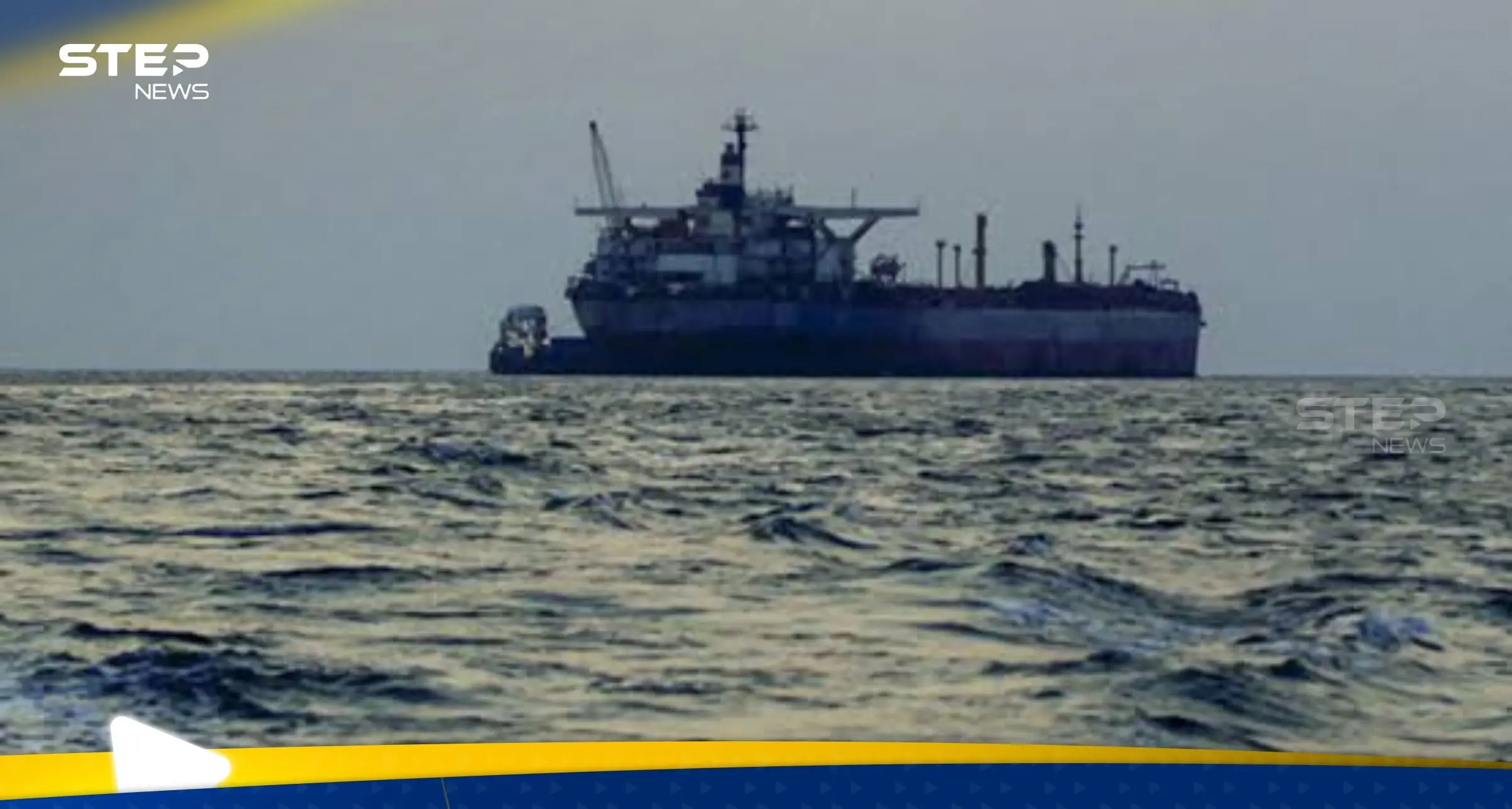 صاروخ حوثي يصيب سفينة بالبحر الأحمر.. وبيان للجيش الأمريكي يكشف حالة طاقمها: العلم الليبيري