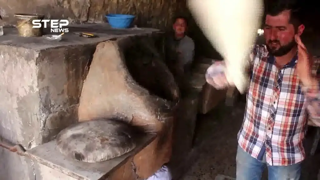 مناقيش التنور مقصد العابرين في بلدة اخترين بريف حلب: اخترين