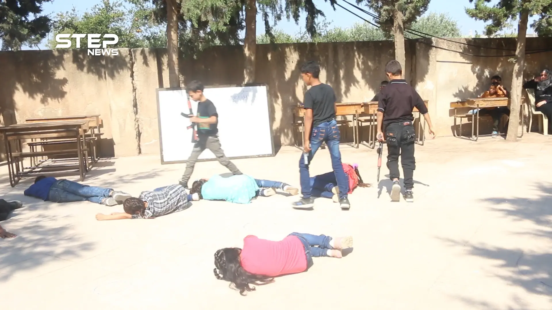 مسرحية "إرهاب الأطفال" وانشطة تعليمية وترفيهية لطلاب مدرسة الضهر بريف إدلب: أطفال