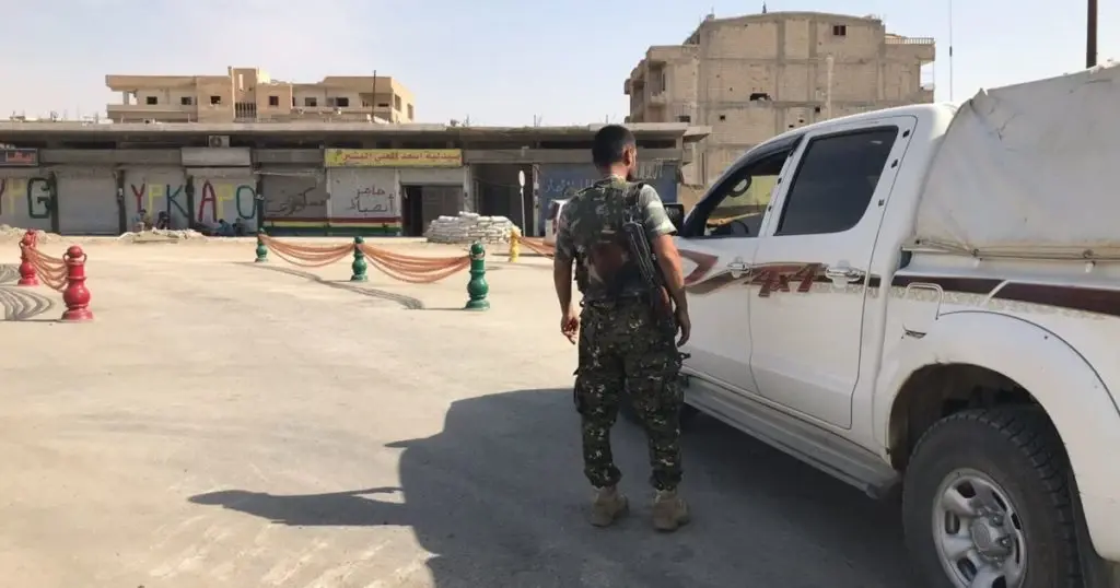 حواجز "قسد" في الرقة تلاحق المنشقين والمتخلفين عن صفوفها: الخدمة الإلزامية