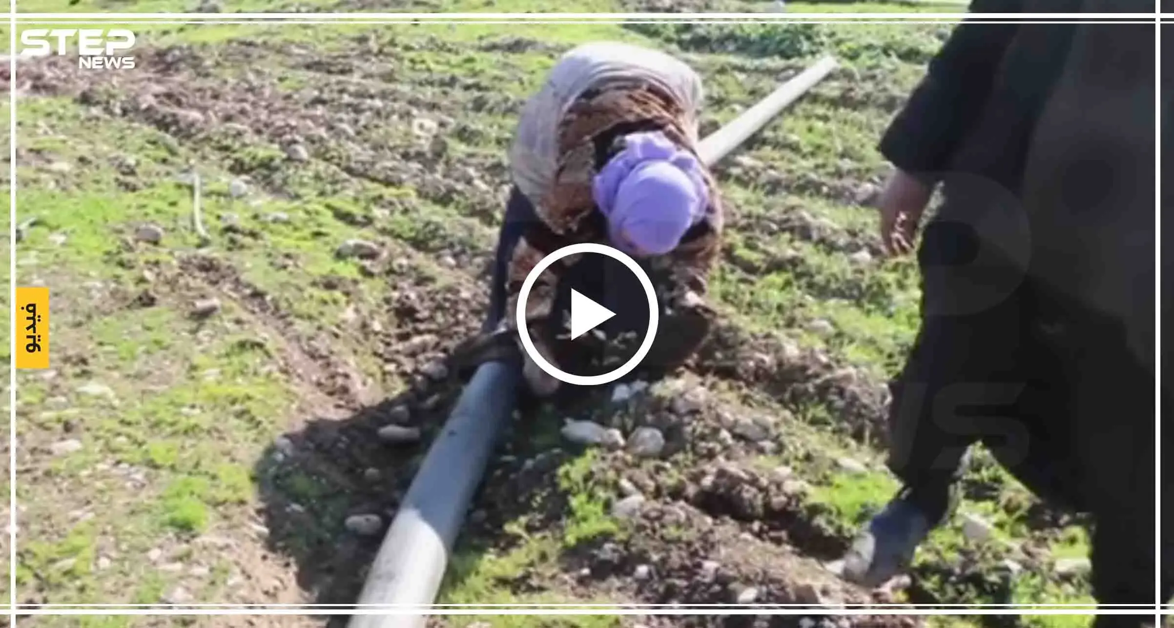بالفيديو|| أم مفجوعة تجمع أشلاء طفلها الذي قضى بغارة حربية روسية جنوبي حلب: الخوذ البيضاء