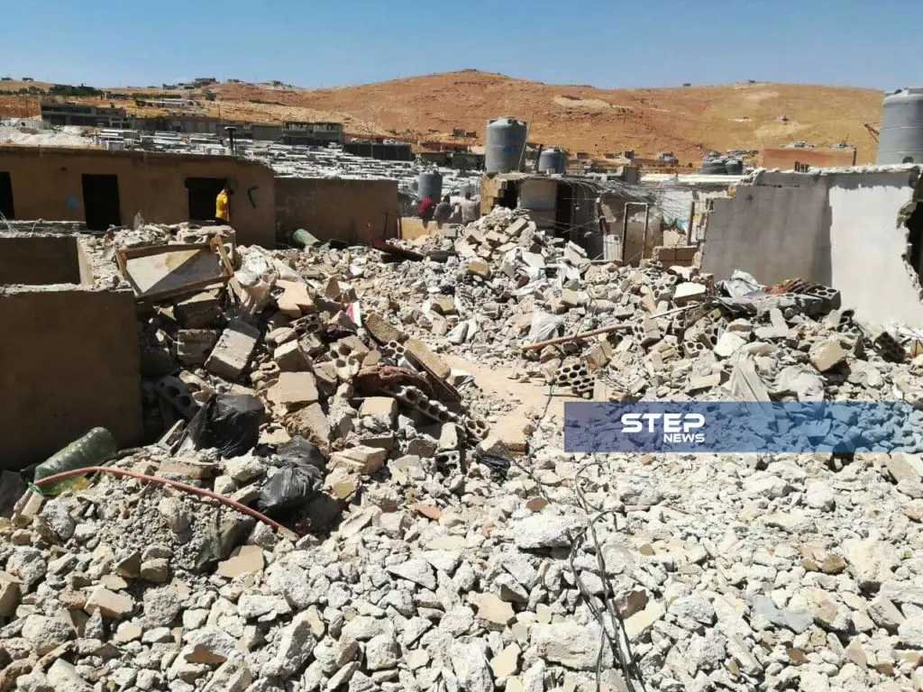 استمرار حملة هدم المنازل الإسمنتية من قبل أهالي المخيمات في عرسال (صور): مخيم عرسال