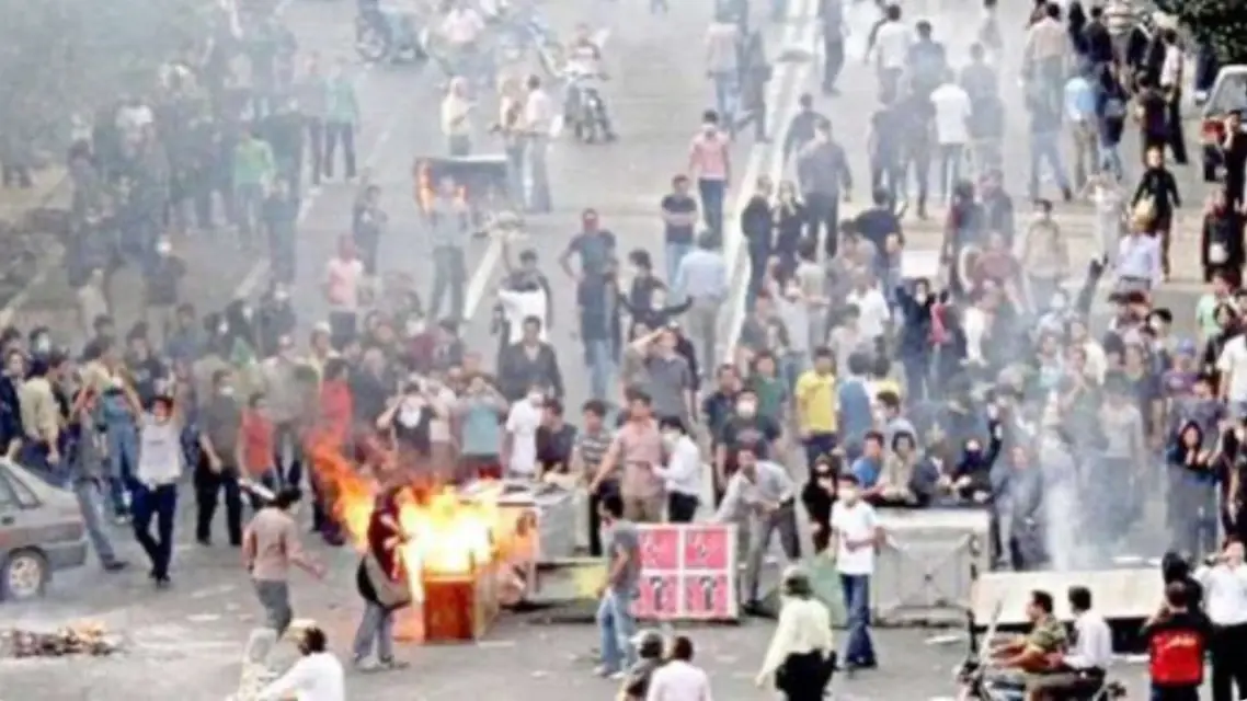 رجوي تتحدث عن عزم الشعب الإيراني للإطاحة بالنظام.. وقيادي بارز يكشف استخدام المنتفضين تكتيك التظاهرات المفاجئة: مظاهرات إيران