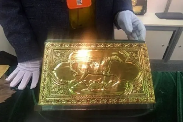 أغلى مصحف في العالم.. نسخة نادرة من القرآن الكريم بالذهب وهذا ثمنه: القرآن الكريم