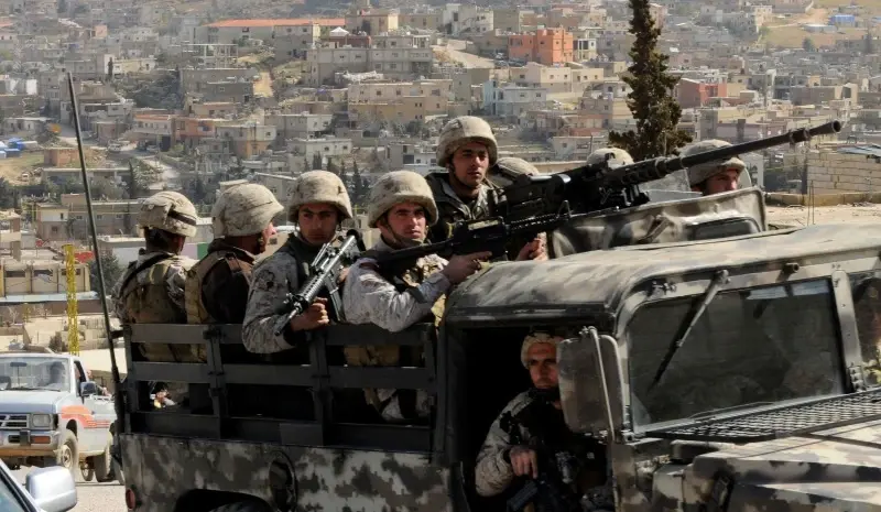 الجيش اللبناني يقتحم مخيم "016" للسوريين، ويعتقل العشرات: النازحين السوريين